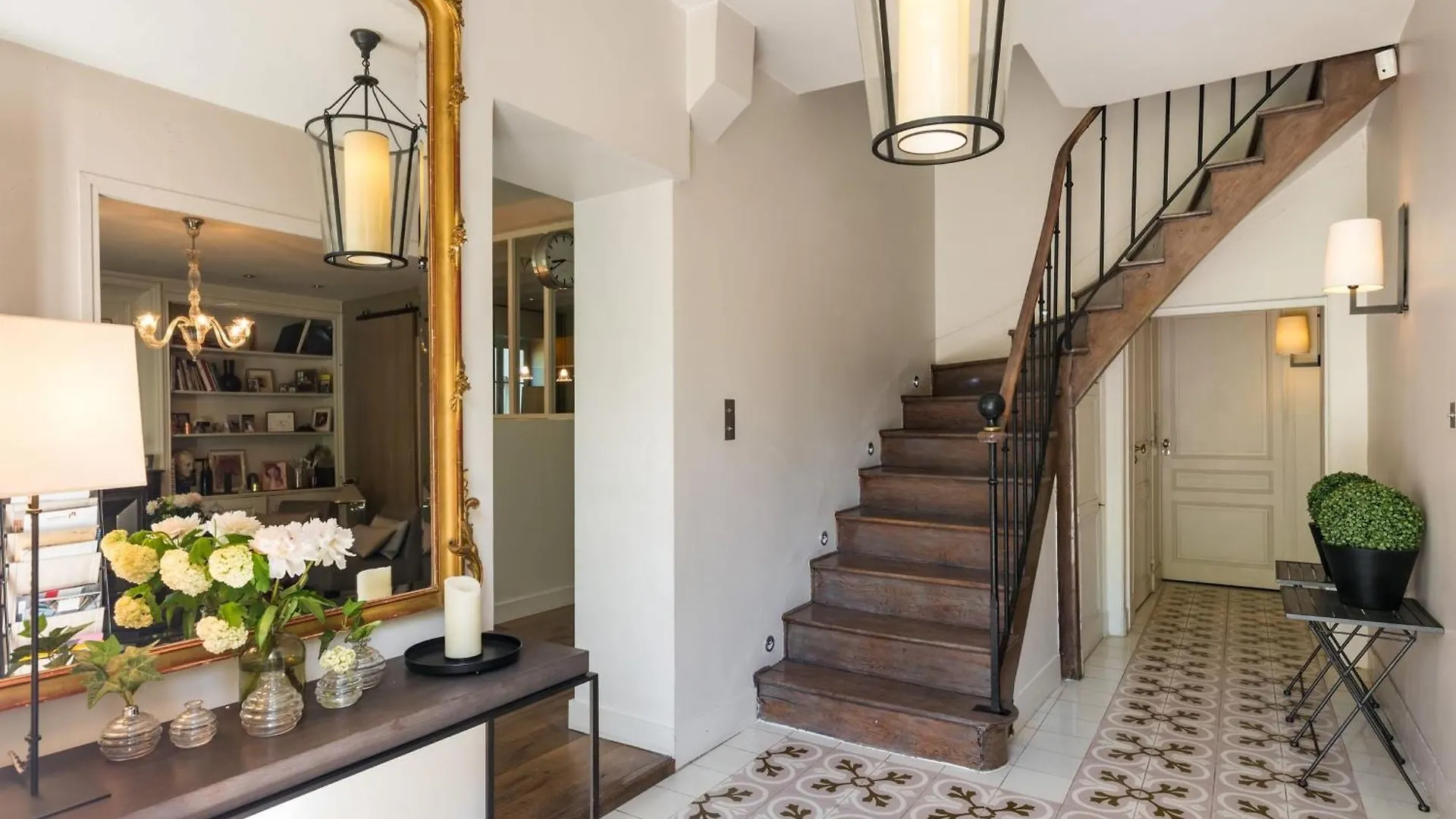 Le Cedre Du Liban -Urban Chic House In The City Lyon Francja