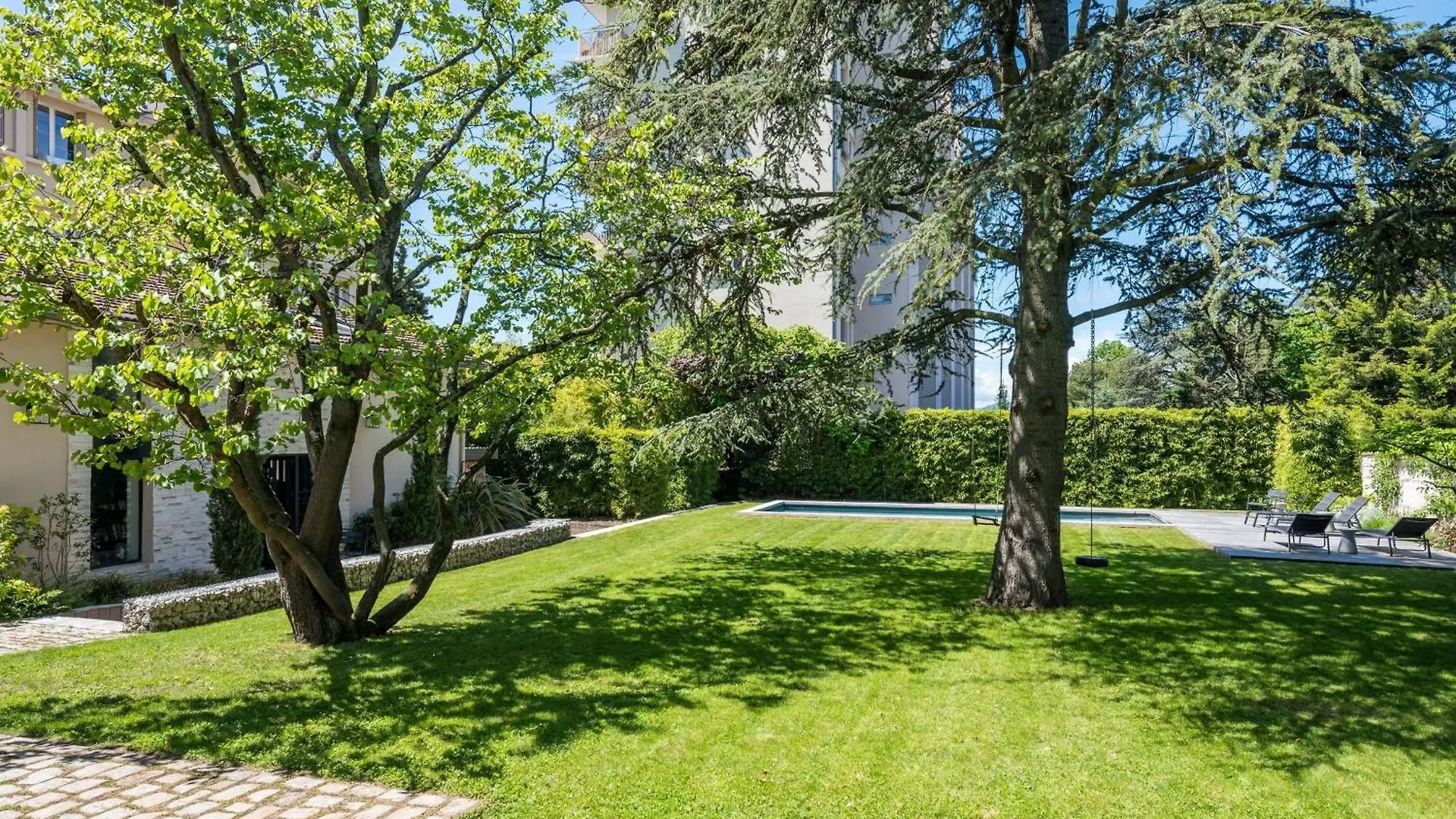 Villa Le Cèdre du Liban -Urban chic house in the city Lyon France