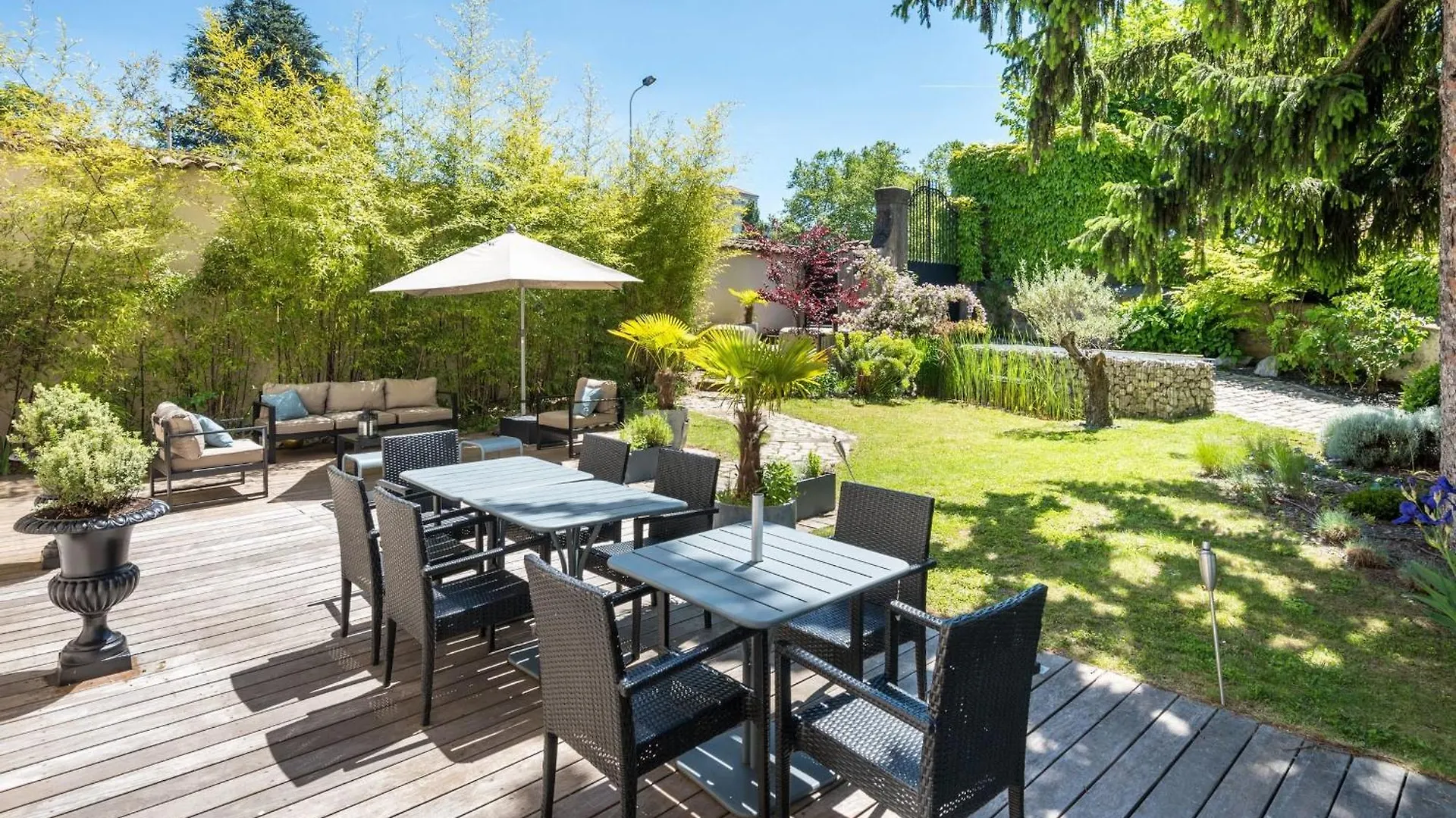 Villa Le Cèdre du Liban -Urban chic house in the city Lyon France